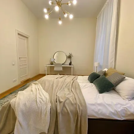 Old Modern And Spacious 2 Bedroom * Riga