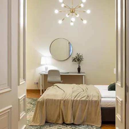 Apartment Old Modern And Spacious 2 Bedroom