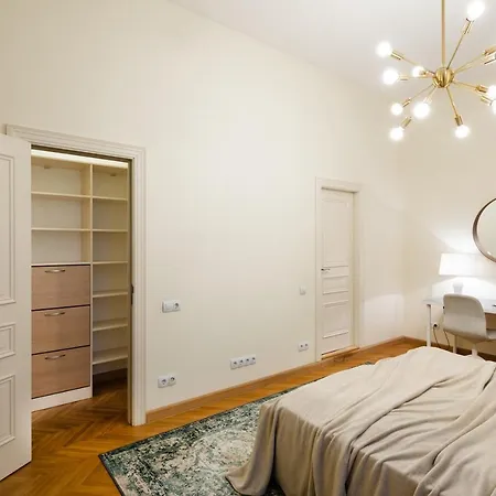 Old Modern And Spacious 2 Bedroom Appartement