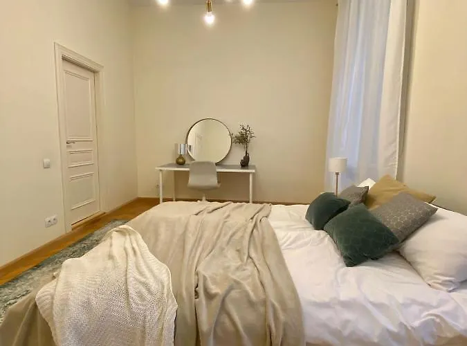 Old Modern And Spacious 2 Bedroom * Riga