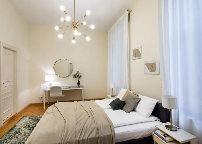 Old Modern And Spacious 2 Bedroom Daire *