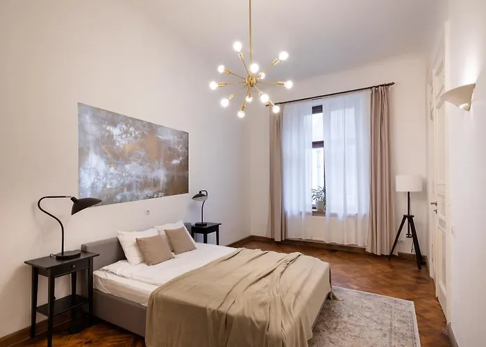 Old Modern And Spacious 2 Bedroom * Riga