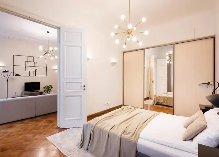 Old Modern And Spacious 2 Bedroom Daire *