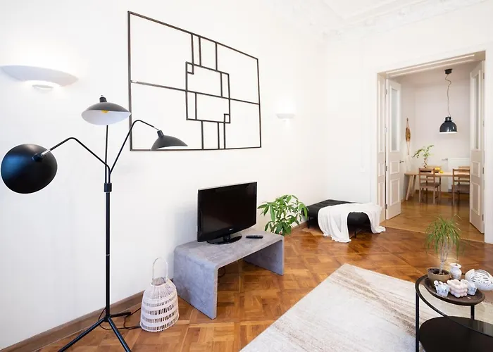 Old Modern And Spacious 2 Bedroom Riga