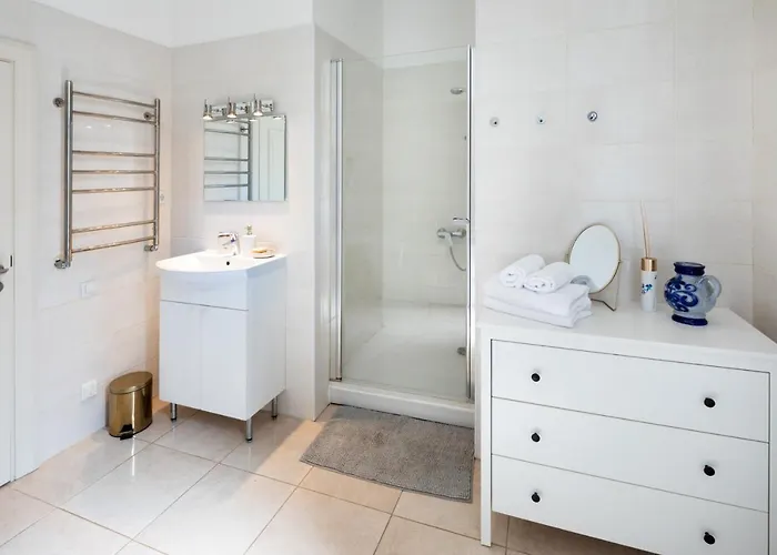 Old Modern And Spacious 2 Bedroom Daire