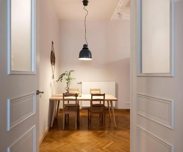 Old Modern And Spacious 2 Bedroom * Riga