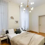 Old Modern And Spacious 2 Bedroom *