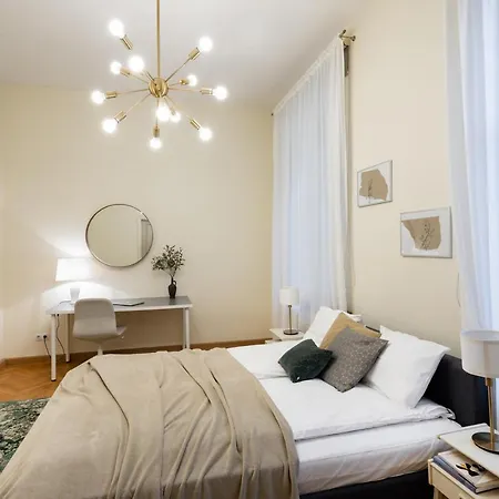 Old Modern And Spacious 2 Bedroom Apartmán *