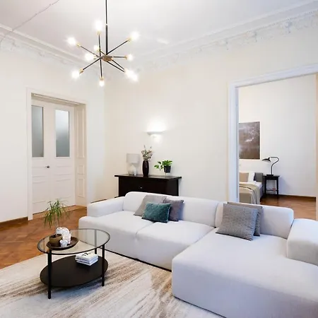 Old Modern And Spacious 2 Bedroom Apartmán *