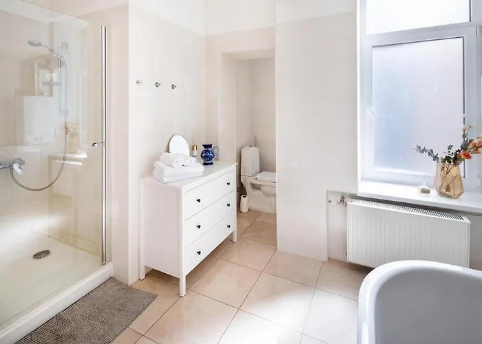 Διαμέρισμα Old Modern And Spacious 2 Bedroom *