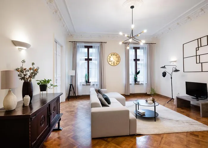 Old Modern And Spacious 2 Bedroom Διαμέρισμα *