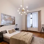 Old Modern And Spacious 2 Bedroom * Рига