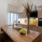 Old Modern And Spacious 2 Bedroom Рига