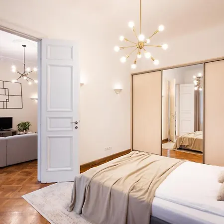 Old Modern And Spacious 2 Bedroom Апартаменты *