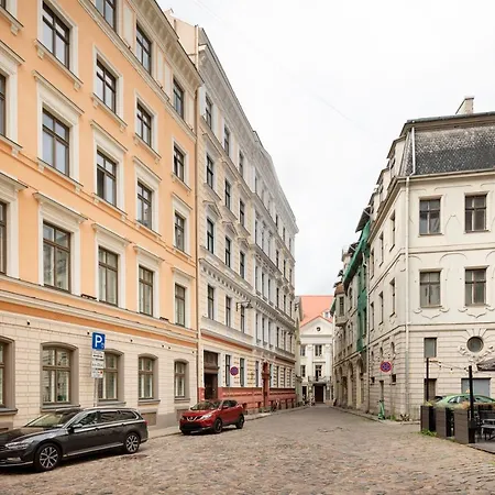 Апартаменты Old Modern And Spacious 2 Bedroom Рига